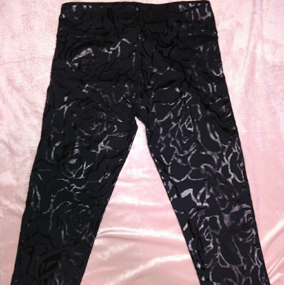 SOLD Fabletic compression athletic workout legging - Picture 2 of 4